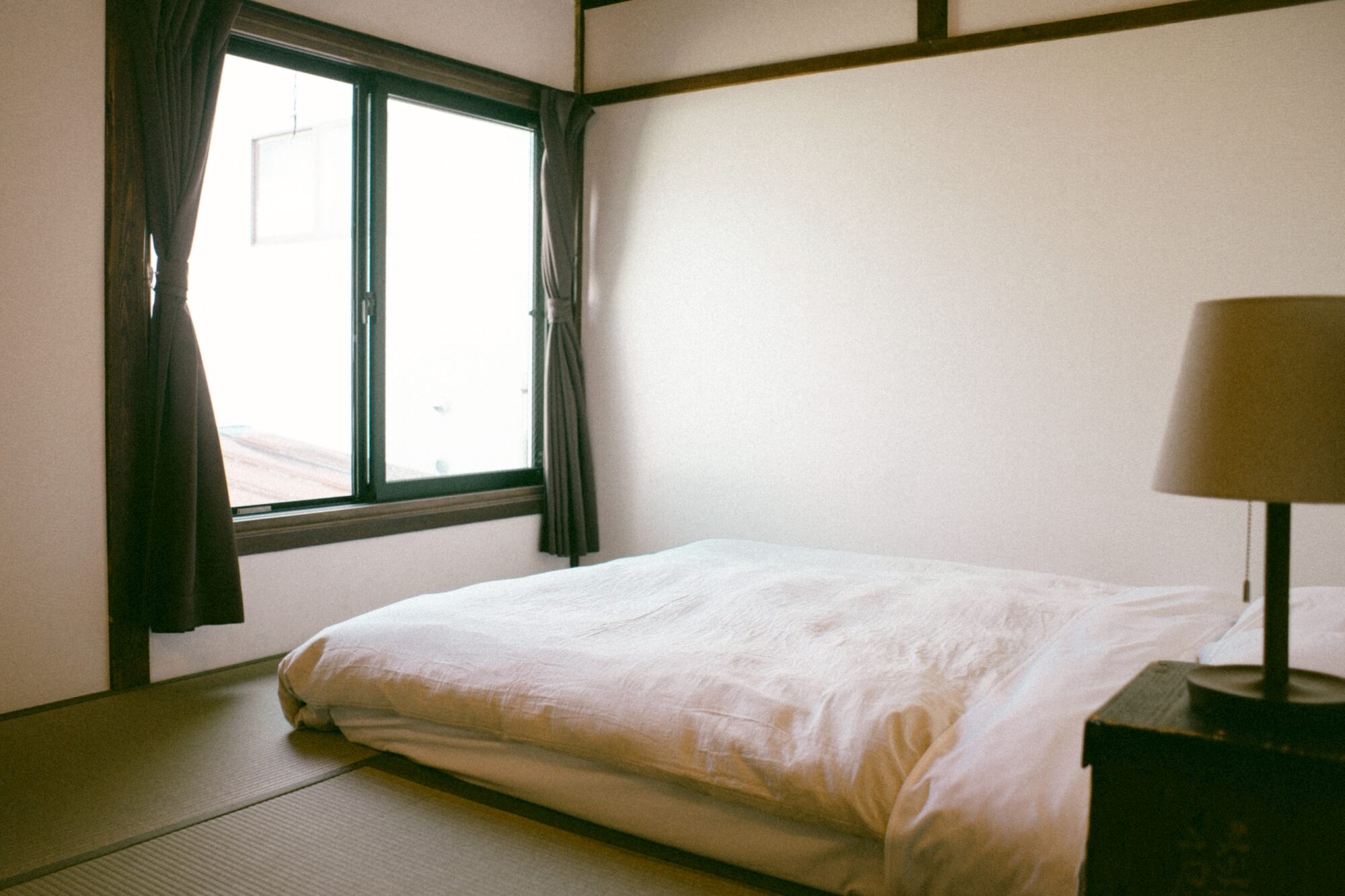 クイーンベッドのある和室